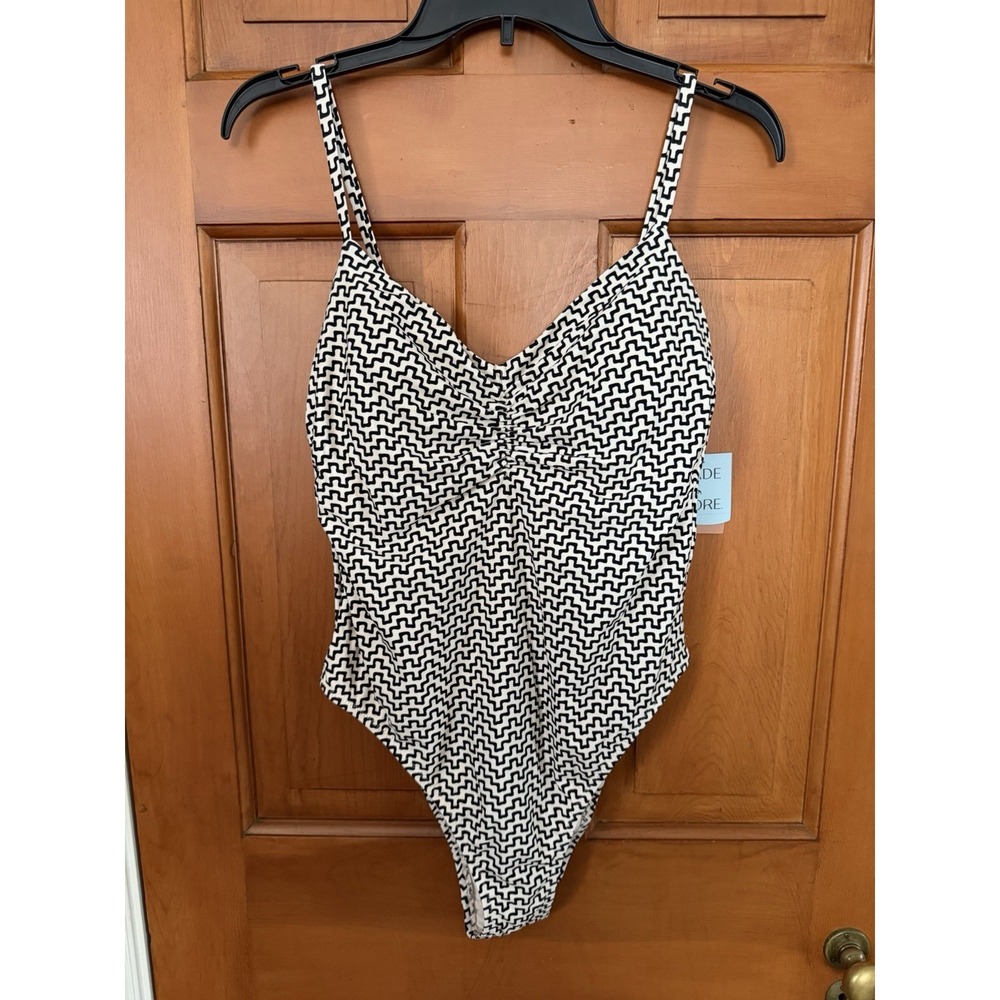 Women's Shade & Shore Geo Print V-Neck Black & Cream One Piece Bathing Suit L